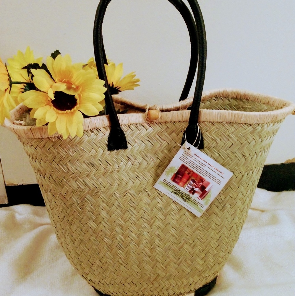 Straw beach bag  made in Madagas